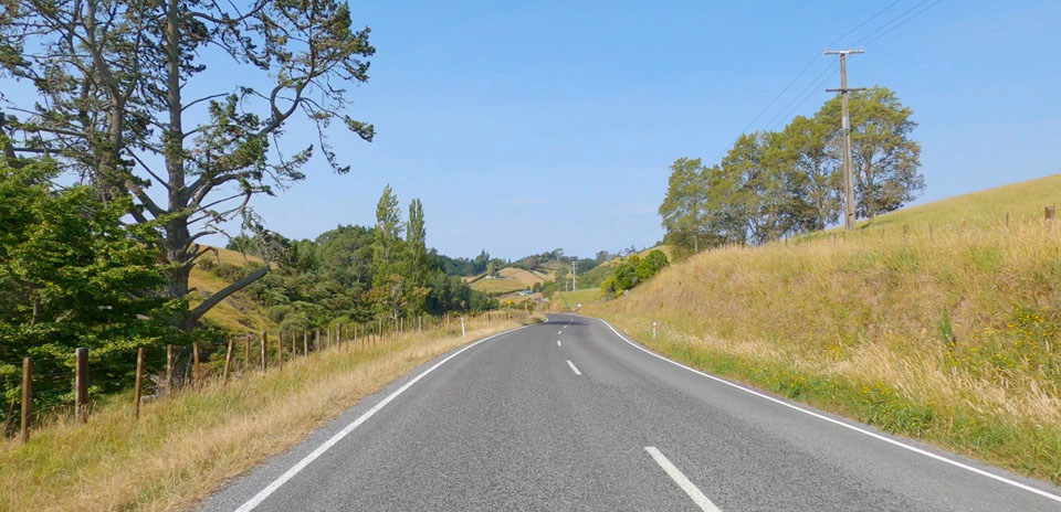 Poripori road to Tauranga